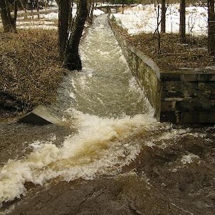 Bezručovo údolí, soutok Chomutovky a Křímovského potoka