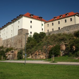 Kadaňský hrad od nábřeží.