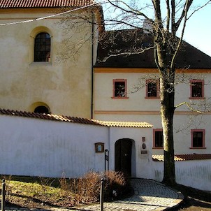 Františkánský klášter, vchod do Základní umělecké školy