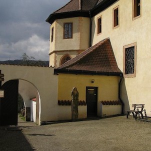 Františkánský klášter, prostor před pokladnou