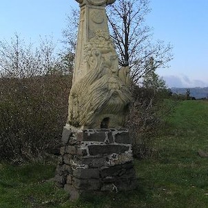 na Úhošti, socha od Herberta Kiszy na západním ostrohu