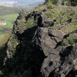 na Úhošti, skály na jihozápadě