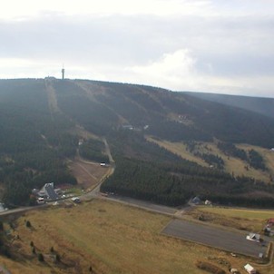 Letecký pohled na část města a Klínovec