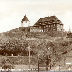 Kaple s třetím hotelem 1937-1939