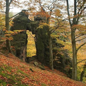 Skalní brána, nad rezervací Jezerka