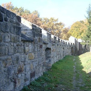 Hradby Vodního hradu