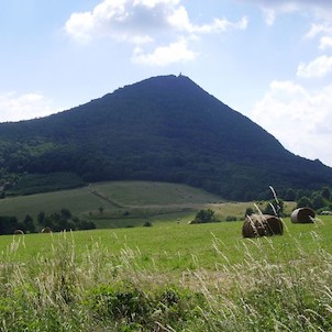 Pohled na Milešovku od východu