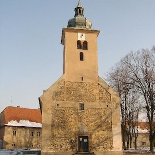 Průčelí kostela