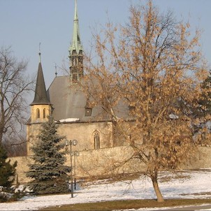 Kostel Sv.Petra, Původně románský kostel svatého Petra byl ve 14. století přestavěný.