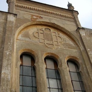 Synagoga - průčelí, V roce 1997 přistoupil městský úřad, jako vlastník objektu, k nutným opravám budovy. Bylo provedeno statické zajištění, oprava krovů, pokládka střešní krytiny a oplechování. V současné době je další osud této zajímavé stavby nejasný. O