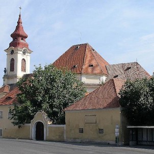 kostel Postoloprty, kostel Nanebevzetí Panny Marie a fara v Postoloprtech http://www.postoloprty.farnost.cz/