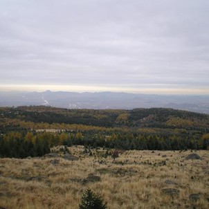Panoramatický výhled na jihozápad, Pohled na vrcholky Českého středohoří