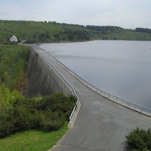 hráz