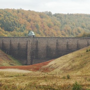 Křížatky, přehrada je úplně prázdná