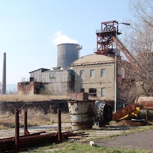 důl je v těsné blízkosti areálu Chemopetrol