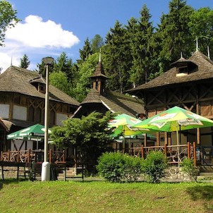 lesní kavárna v lázeňském parku