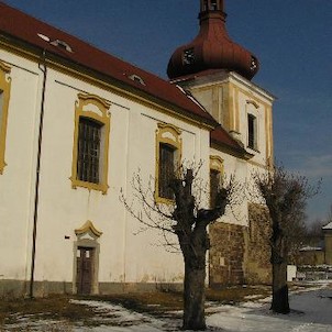 kostel sv.Vavřince, kostel v sousedství zámku