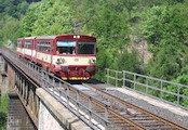 Vysoký viadukt nad obcí Mikulov