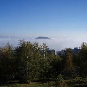 Doubravka, vrch nad oblačností