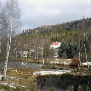 Skály nad Ostrovem