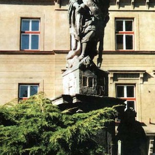 Barokní sousoší svatého Floriána z roku 1715