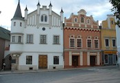 Muzeum Vysočiny (vlevo) a galerie výtvarného umění