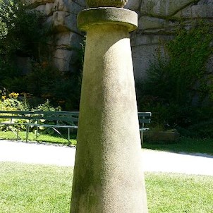 Roštejn - kamenný sloup