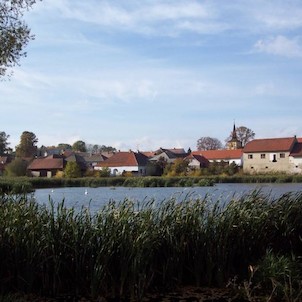 Božejov - pohled přes Ratejnský rybník