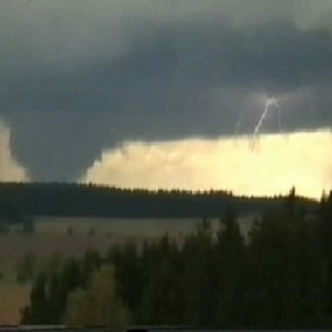 tornádo 28.9 2007 ve14:15 Krumvald 3km od Božejova