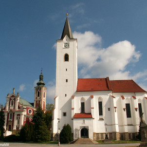 Horní část náměstí s kostelem