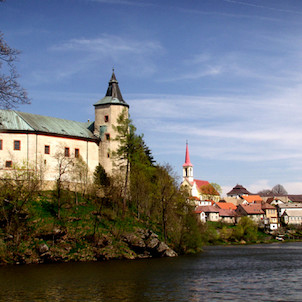 zámek a město