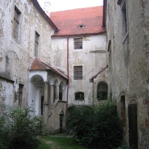 Nejstarší část nádvoří