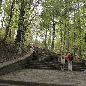 schodiště od Vodní kaple k Chrámu