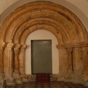Románský portál kostela sv. Václava (Hulín)