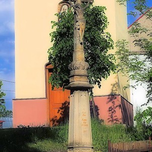 Kříž u zvonice