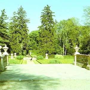 Vchod do parku ze zámku