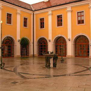 Atrium Reduty v areálu bývalé jezuitské koleje