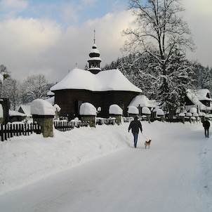kostelík v zimě