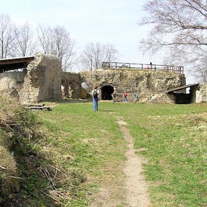 zbytky hradních paláců