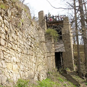 severní hradba dolního hradu, Na nejvyšším místě bašta Svatojánka s vyhlídkou