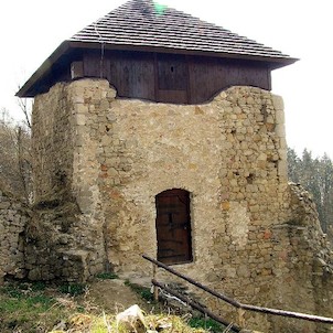 vstupní věž - horní část