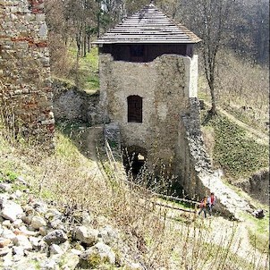 vstupní věž