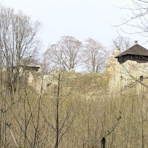 pohled na hrad z dolní části dolního hradu