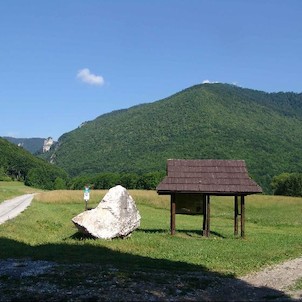 Hrdzavá dolina, začiatok Hrdzavej doliny na konci Muráňa, uprostred Vyšný Kostelec