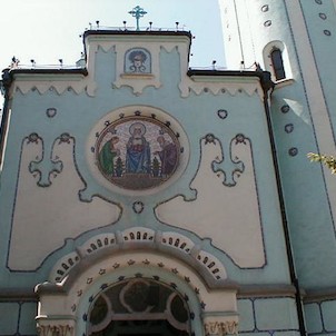 Vstupní portál kostelíku, Modrý kostelík v Bratislavě