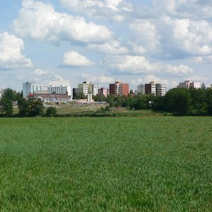Pohled přes Vajgar na sídliště