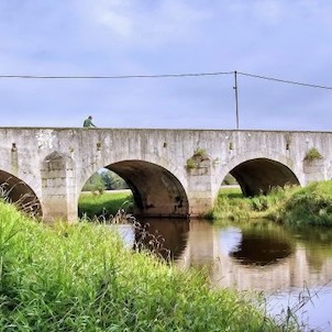 Cyklista na starém mostě ve Staré Hlíně