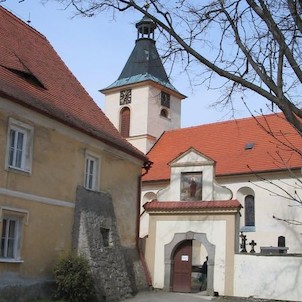 Pohled na kovářovský kostel  Všech svatých