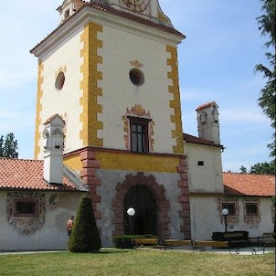 Vstupní věž zámku