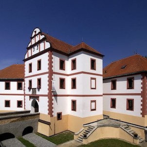 Tvrz Lnáře (městský majetek)